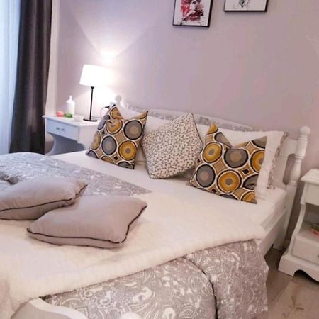 Studio Apartment Lily Ровинь Экстерьер фото