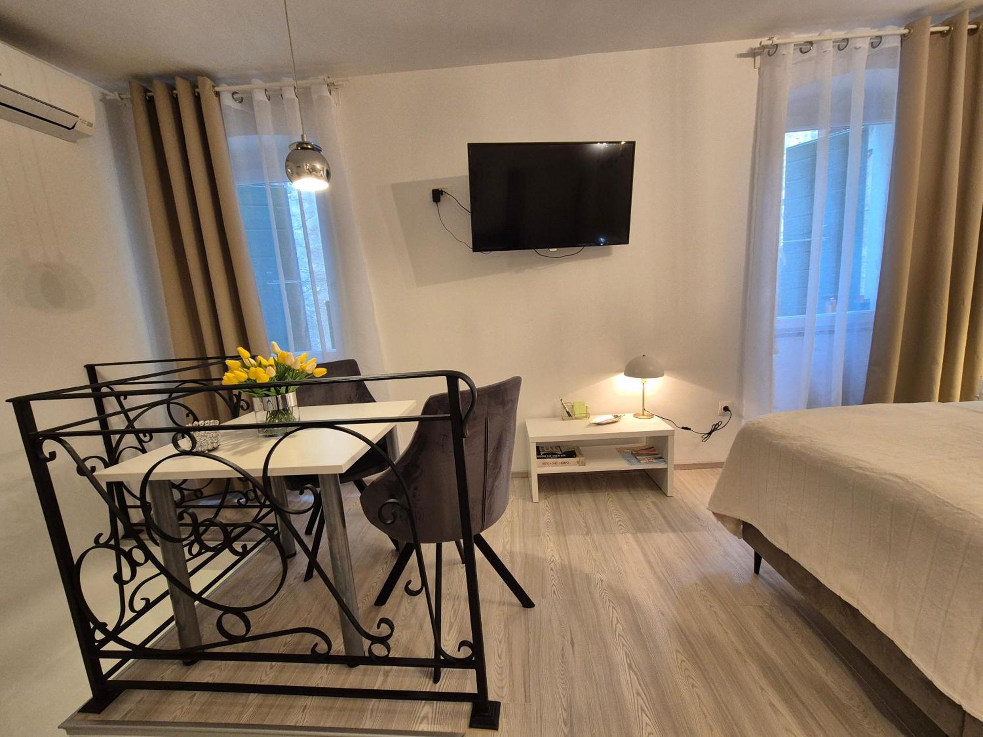 Studio Apartment Lily Ровинь Экстерьер фото