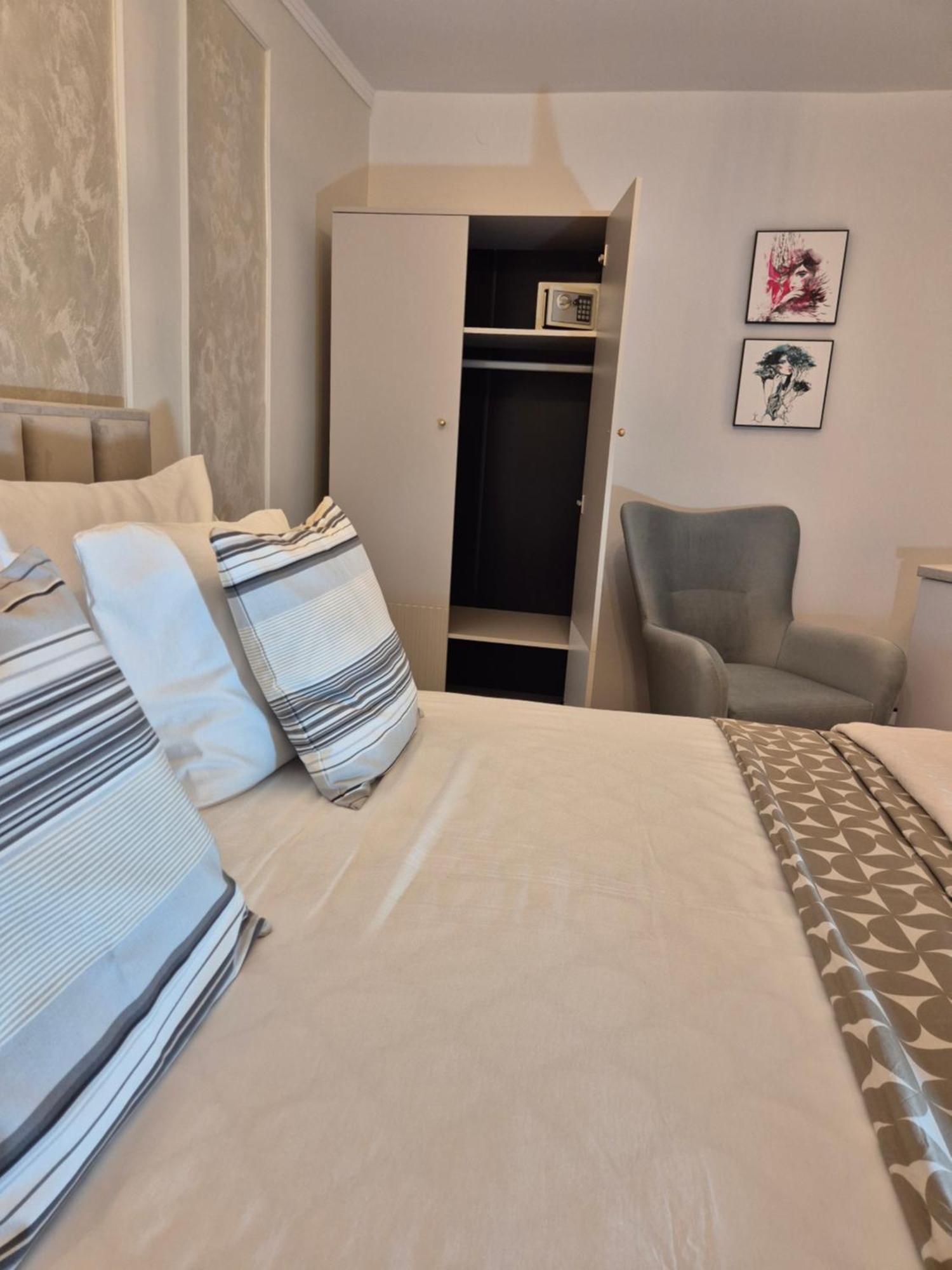 Studio Apartment Lily Ровинь Экстерьер фото